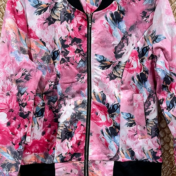 Pink Floral 🌸 Satin Jacket Size Small 🌸 NEW! - Picture 8 of 15